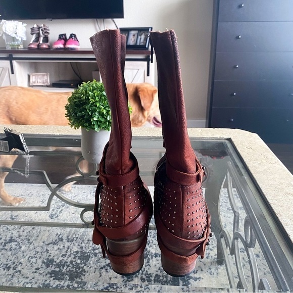 Freebird Boot Coy Buckle Strap Heeled Leather Slouchy Studded Rust 7 GUC - Picture 9 of 10